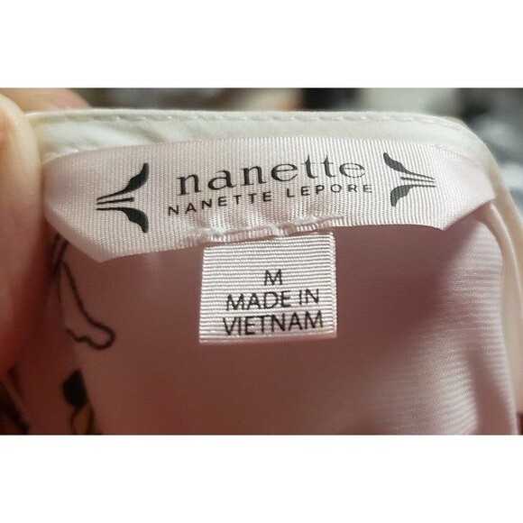 Nanette Nanette Lepore Long-Sleeve Ruffled Satin Blouse, White Pattern
Sz M - Picture 6 of 6